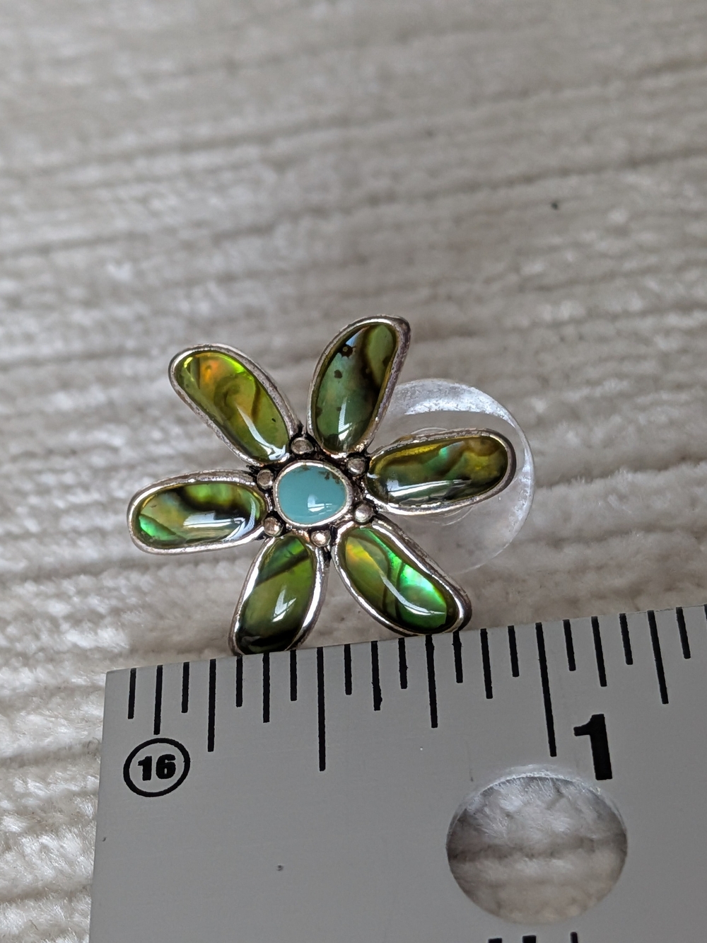 Green Flower Petal Stud Earrings Very Pretty In Person W Gift Box - Picture 3 of 8